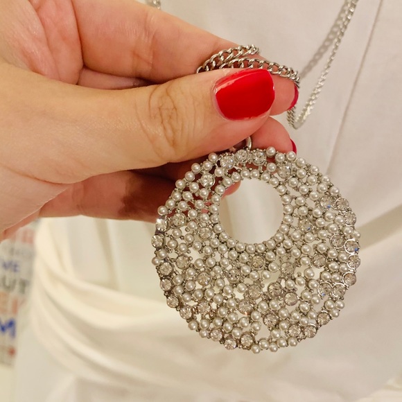 EXPRESS Sleeveless Twist Front Top & necklace - Picture 2 of 8